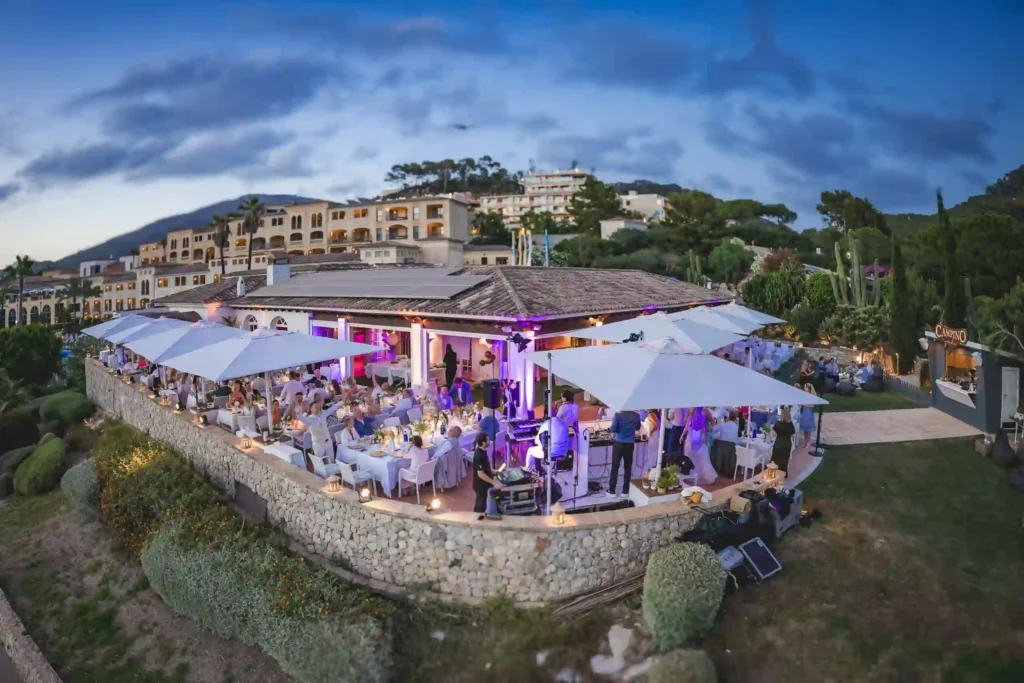 DJ,Hochzeit,DJ für Hochzeiten,Hochzeits-DJ,DJPlus,Hochzeitsfeier,Erfahrung,Technik,Veranstaltungstechnik,Licht,DJ+