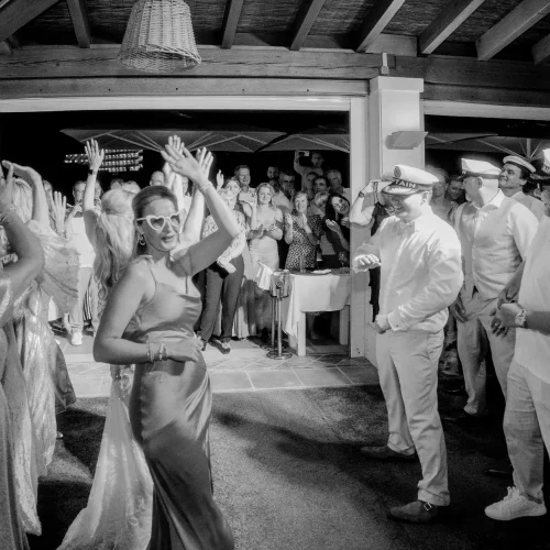 Tanz schwarz weiß Der Hochzeitsfotograf fängt die Stimmung und Emotionen eures größten Tags ideal ein, ohne euch zu stören.